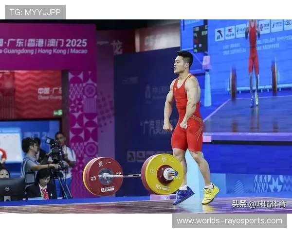 全运会男子举重颁奖礼，石智勇展示背部治疗针孔，含泪告别赛场