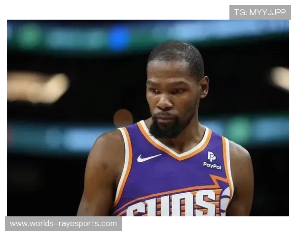 布克27分太阳擒老鹰,杜兰特缺席下团队进攻流畅 布克27分太阳擒老鹰,杜兰特缺席下团队进攻流畅